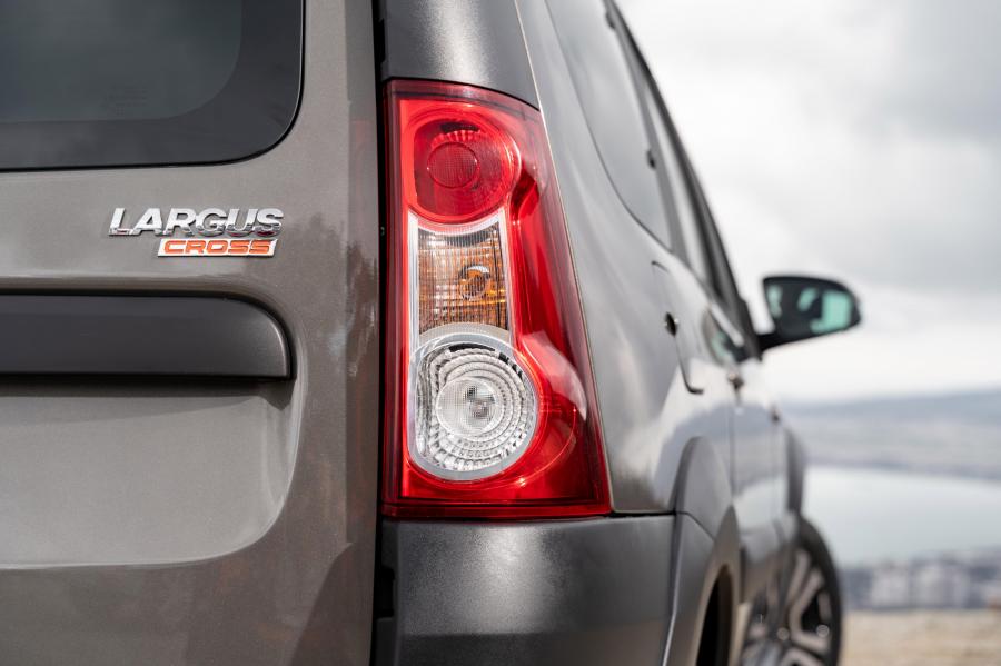 Детали экстерьера Lada Largus Cross 2021 года  (RU) (фото 14 из 17)